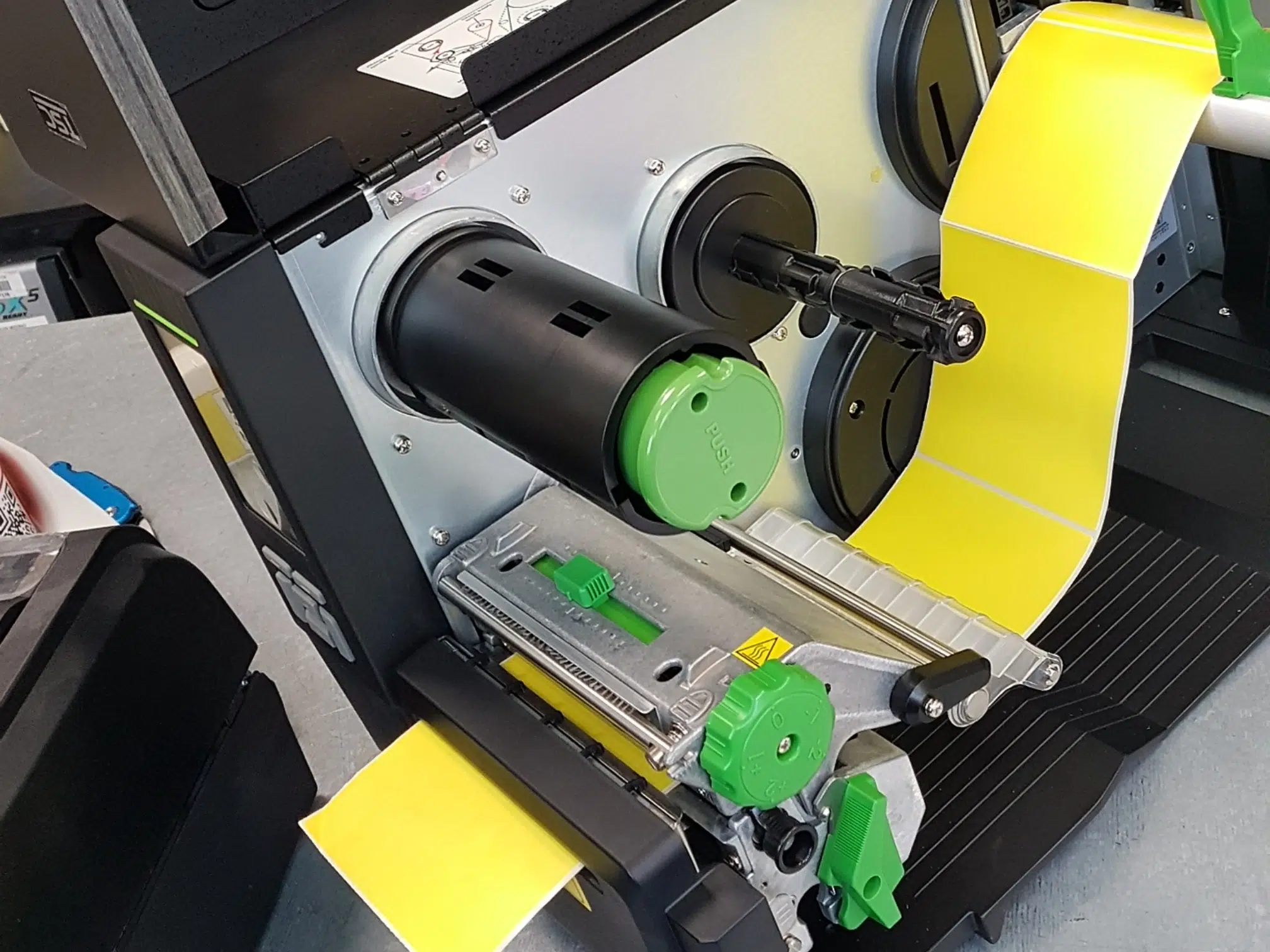 machine imprimante étiquettes thermiques